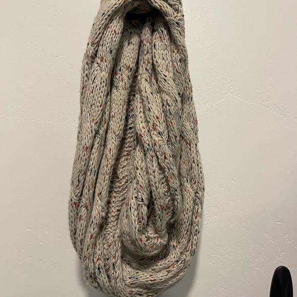 CC Infinity Scarf - Picture 2 of 3